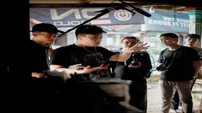 Alwan Nabil Ramadhan saat proses produksi film Tujuh Hari Setelah Bapak Berpulang.