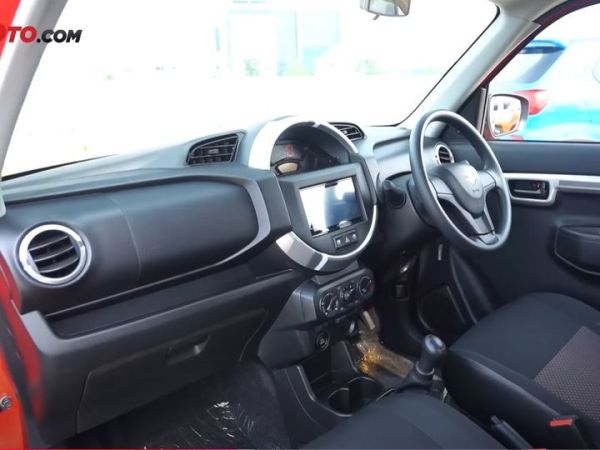 interior Suzuki S-Presso