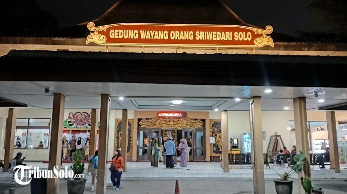RAMAI - Suasana Gedung Wayang Orang (GWO) Sriwedari Solo. Sejak dibuka kembali pada Senin (23/3/2026) hingga Selasa (24/3/2026) malam, 600 tiket pertunjukan di GWO habis terjual.