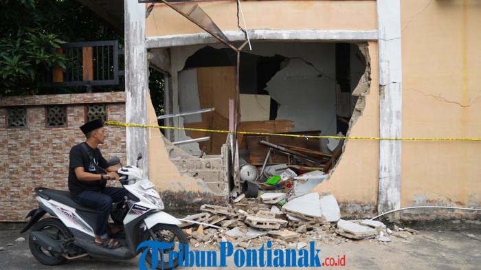 LEDAKAN GAS - Kondisi lokasi kejadian Gas LPG 3 pasca meledak, di Rumah Makan Dapok Ngah Sho, Jalan Ampera, Kota Pontianak, Sabtu 4 April 2026. Akibat dari ledakan tersebut mengakibatkan 7 orang menjadi korban dan mengalami luka bakar.