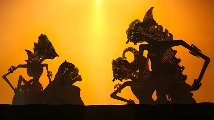 WAYANG KULIT- Ilustrasi pertunjukan wayang kulit yang merupakan bagian dari tradisi masyarakat Jawa.