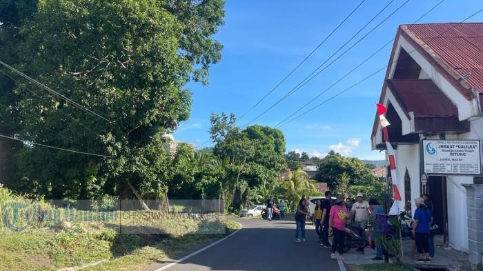 Sejumlah Aparatur Sipil Negara (ASN)  lakukan bersih-bersih lingkungan