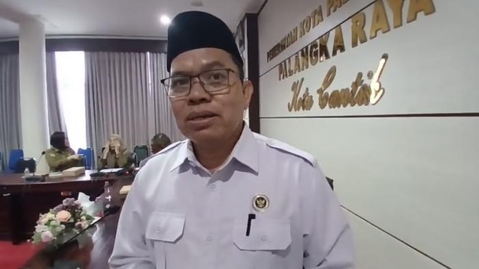 WAWANCARA - Kepala Kantor Kementerian Haji dan Umrah Kota Palangka Raya, Ahmad Fauzi, saat diwawancarai usai rapat persiapan pemberangkatan jemaah haji di Kantor Wali Kota Palangka Raya, Senin (6/4/2026).