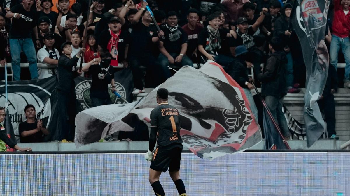 INDONESIA SUPER LEAGUE - The Jakmania saat memberi dukungan buat Persija Jakarta dalam pertandingan Tim Macan Kemayoran kontra Dewa United di Jakarta International Stadium (JIS), Minggu, 15 Maret 2026.