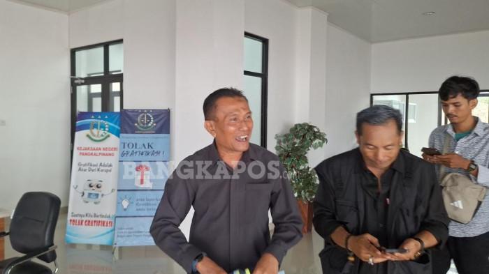 Hasan Basry, anggota DPRD Kota Pangkalpinang periode 2024-2029 ketika ditemui awak media di lantai satu Kejari Pangkalpinang, Senin (6/4/2026)