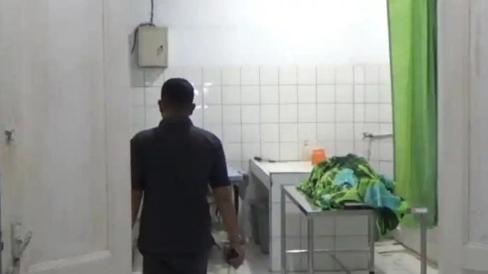 Suasana di kamar jenazah rumah sakit tempat korban penganiayaan di Desa Kertamukti, Kecamatan Campaka, Kabupaten Purwakarta, disemayamkan, Sabtu (4/4/2026) malam. Dadang (58) meninggal dunia usai diduga dianiaya sekelompok pria saat acara hajatan di rumahnya.