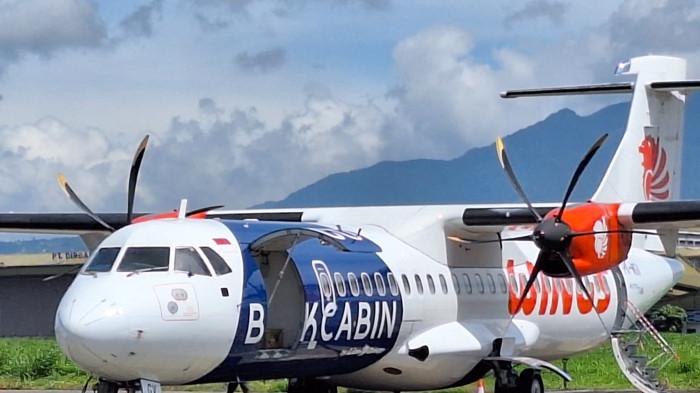 PESAWAT DI BANDARA HUSEIN - Pesawat Wings Air saat hendak terbang dari Bandara Husein Sastranegara, Rabu (11/2/2026).