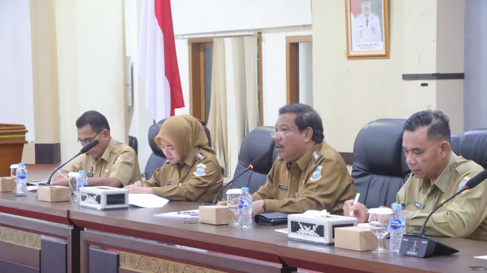 PEMILIHAN KETUA RT/RW - Pemerintah Kota (Pemkot) Pangkalpinang menggelar rapat koordinasi bersama camat dan lurah se-Kota Pangkalpinang dalam rangka persiapan pemilihan Ketua RT dan RW, Senin (6/4/2026). Kegiatan tersebut berlangsung di Balai Betason, Kantor Wali Kota Pangkalpinang