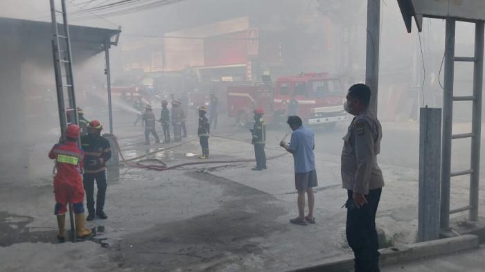 Ruko Dua Lantai di Palu Terbakar 547