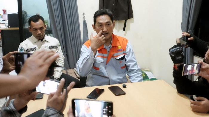 KETERANGAN - HRD General Affair PT Great Wall Steel, Heri Prasetyo, saat memberikan keterangan kepada awak media di Kabupaten Sidoarjo, Jawa Timur, Senin (6/4/2026). Dia menyebut, ledakan terjadi saat pemotongan besi tua.
