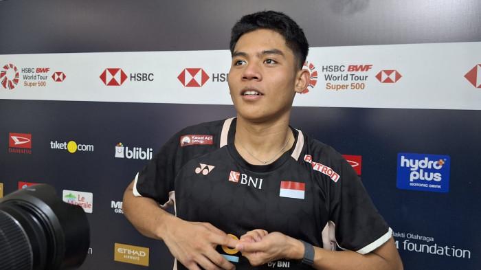 TERSINGKIR DI IM 2026 - Pebulutangkis muda Indonesia, Zaki Ubaidillah atau akrab disapa Ubed, harus tersingkir pada babak kedua Indoensia Masters 2026 usai takluk dari waki Singapura, Loh Kean-yew dengan skor 21-19, 21-10 di Istora Senayan, Jakarta, Kamis (22/1/2026). Tribunnews/Abdul Majid