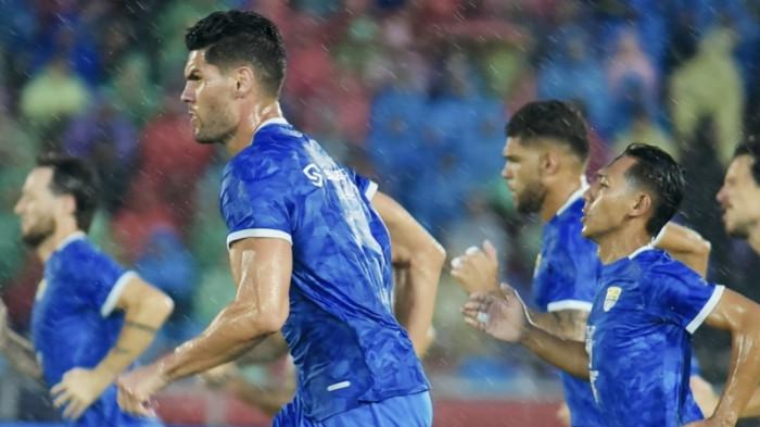 Skuad Persib di Stadion H Agus Salim, Padang, pada Minggu (5/4/2026).