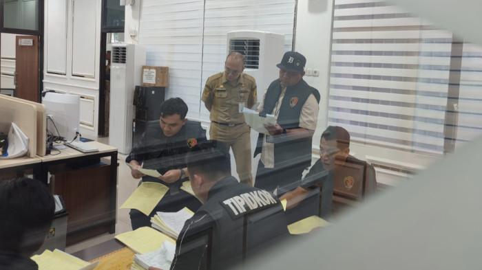 KORUPSI-Aktivitas mendadak terjadi di dua instansi penting Pemerintah Provinsi Bengkulu, Selasa (7/4/2026). 