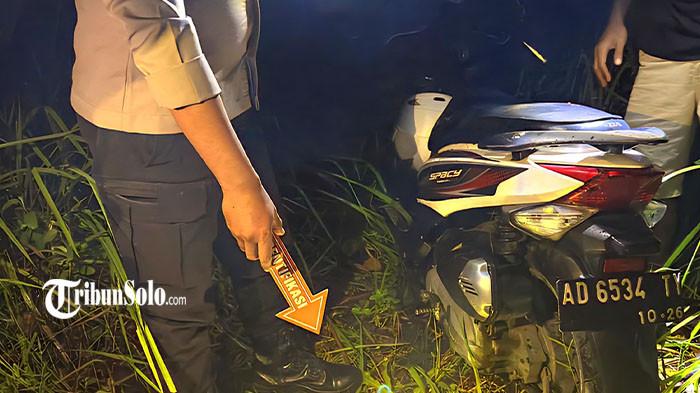 MOTOR MISTERIUS - Penemuan sepeda motor misterius di jalan penghubung antara Dusun Pakel dan Dusun Kamplong, di wilayah Desa Ngadipiro, Kecamatan Nguntoronadi, Wonogiri, Senin (6/4/2026) malam sekira pukul 20.00 WIB. Dari nomor polisi motor itu, diketahui pemilik kendaraan merupakan warga Sragen.