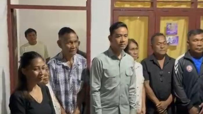 Gubernur Sulawesi Utara Yulius Selvanus Komaling (YSK), mendampingi Gibran Rakabuming Raka dzas