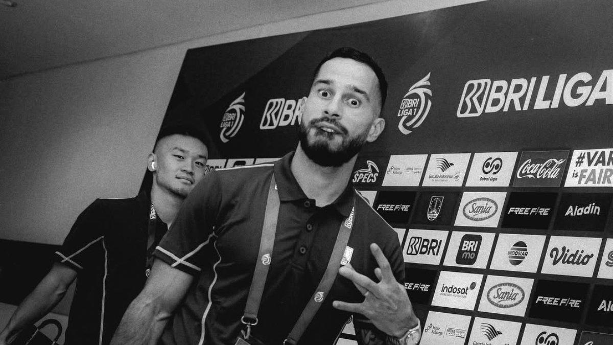 Potret Jordy Tutuarima sebelum pertandingan bersama Persis Solo pada Februari (8/2/2025).