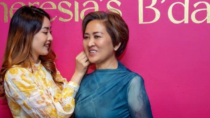 PRIORITASKAN KELUARGA - Potret Natasha Wilona bersama sang ibu (arsip 2024).