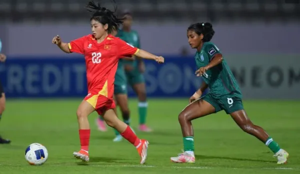 U20 nữ Việt Nam - U20 nữ Bangladesh (hiệp 2) 1-0: Thùy Linh mở tỉ số - Ảnh 1.