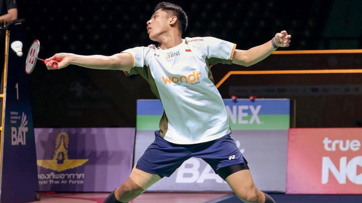 CUPLIKAN AKSI - Aksi laga Zaki Ubaidillah saat menantang tunggal putra tuan rumah Thailand, Teeraratsakul  yang berlangsung di Nimibutr Arena, Bangkok, Thailand, Kamis (29/1/2026).