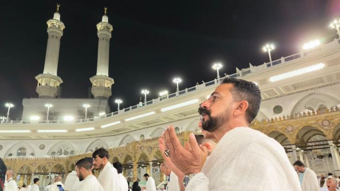 PUASA SYAWAL - Foto jamaah umrah berdoa di Masjidil Haram, Mekkah untuk ilustrasi Puasa Syawal