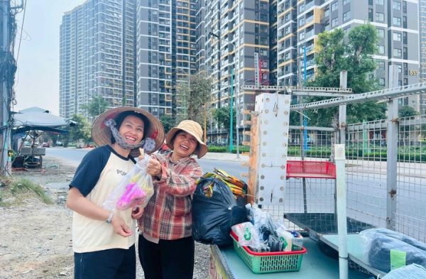 Tần tảo buôn bán 'du mục' theo công trình - Ảnh 1. Tần tảo buôn bán 'du mục' theo công trình - Ảnh 1.