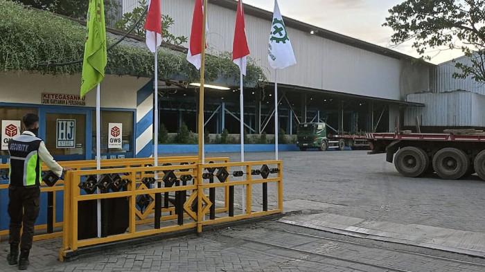 TKP - lokasi ledakan di pabrik PT Great Wall Steel yang berada di Desa Janti, Kecamatan Waru, Kabupaten Sidoarjo, Jawa Timur, Senin (6/4/2026). Dikabarkan satu orang meninggal dan dua luka akibat peristiwa tersebut.