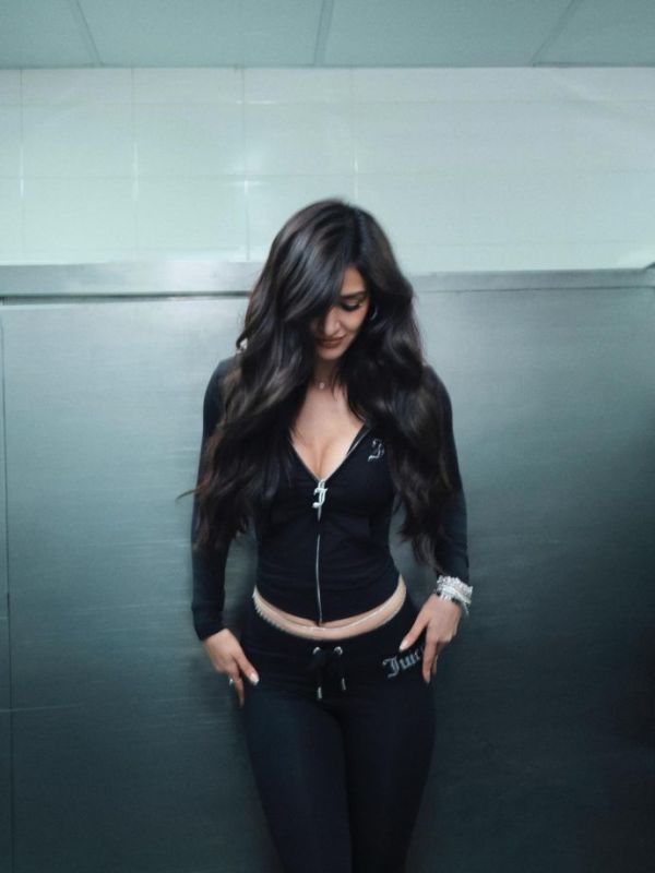 Disha Patani keeps it bold and sporty in a statement black co-ord set 993499