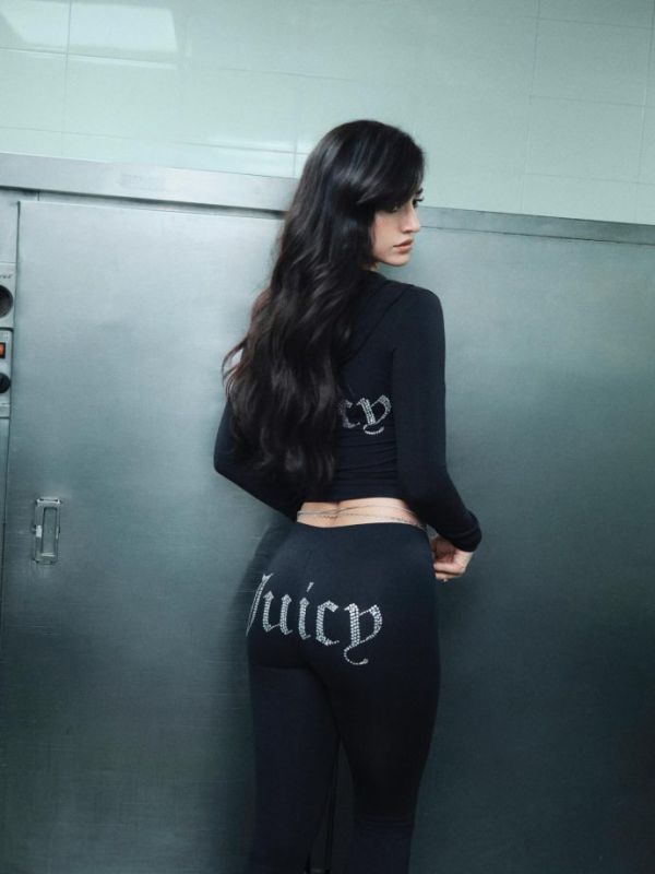 Disha Patani keeps it bold and sporty in a statement black co-ord set 993492