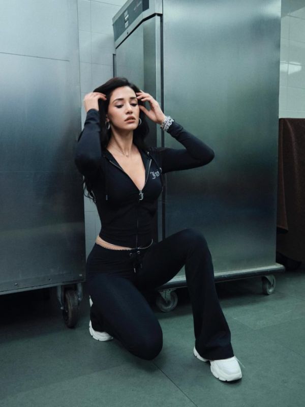 Disha Patani keeps it bold and sporty in a statement black co-ord set 993493
