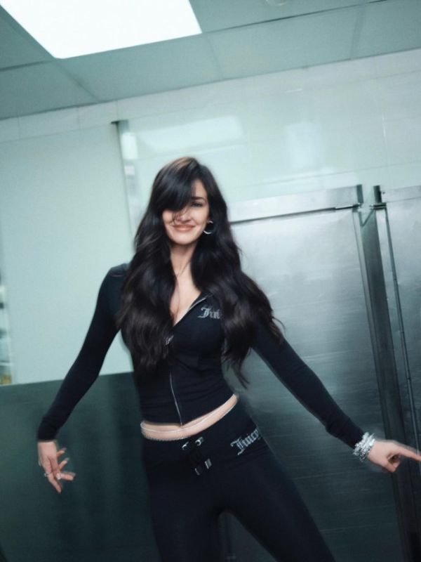 Disha Patani keeps it bold and sporty in a statement black co-ord set 993495