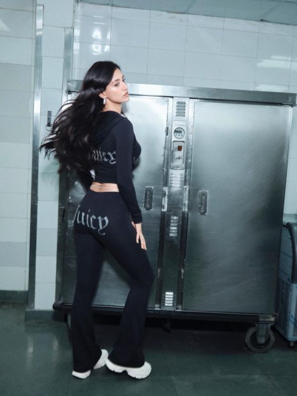 Disha Patani keeps it bold and sporty in a statement black co-ord set 993496