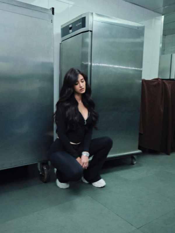 Disha Patani keeps it bold and sporty in a statement black co-ord set 993497