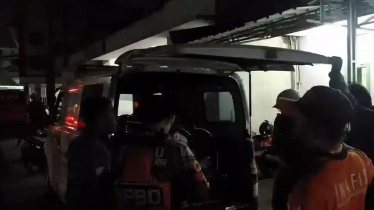 PENGGEROYOKAN - Sekelompok pria yang diduga berjumlah sekitar 10 orang datang ke lokasi hajatan