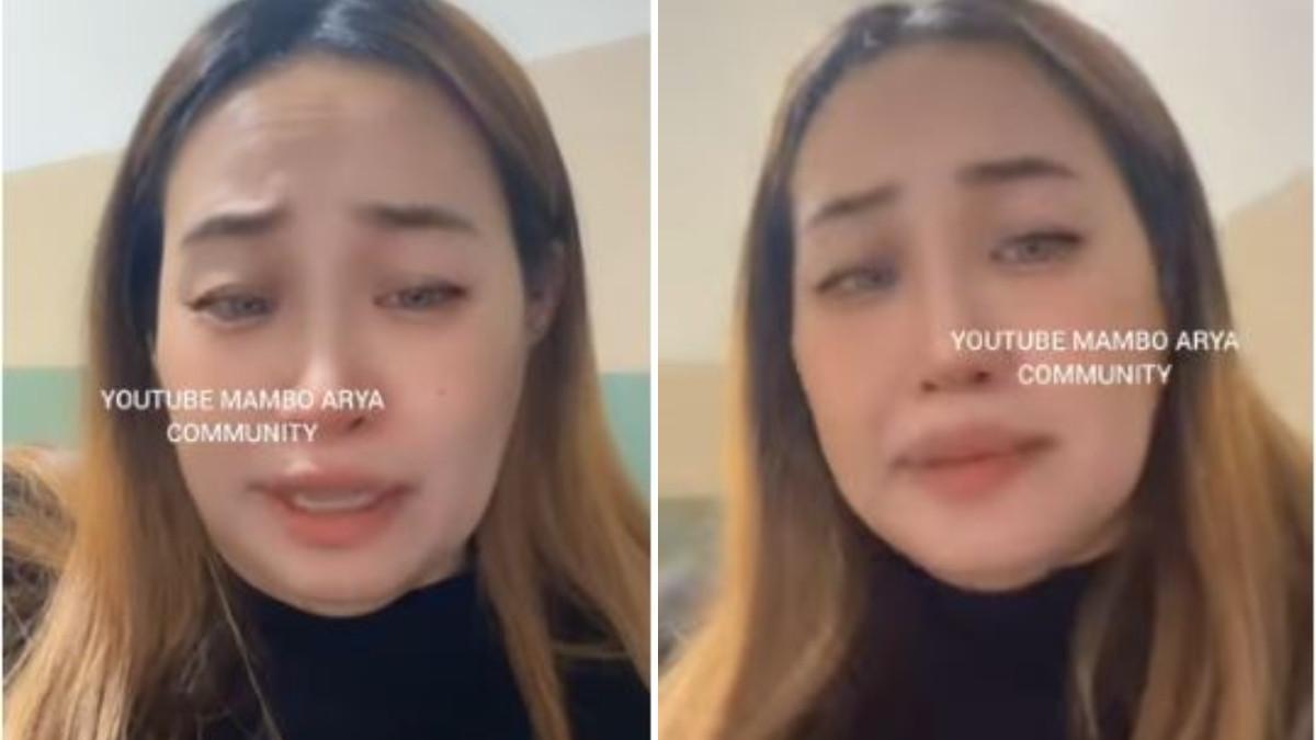 Pinkan Mambo mengamen bersama sang suami, Arya Khan sembari melakukan siaran langsung melalui akun TikTok pribadinya.