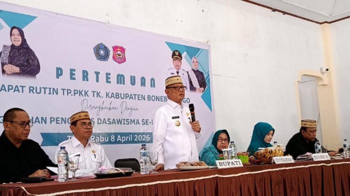 Bupati Bone Bolango Ismet Mile saat menghadiri pengukuhan pengurus dasawisma