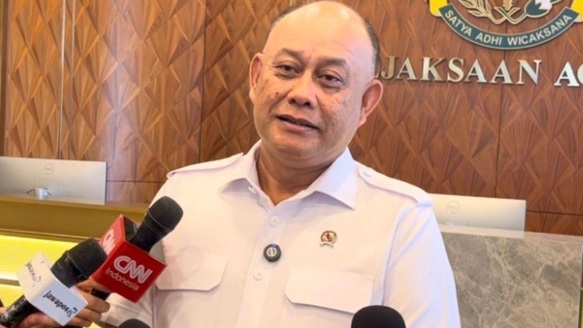 MOTOR LISTRIK MBG - Kepala Badan Gizi Nasional (BGN) Dadan Hindayana membantah kabar adanya 70.000 unit sepeda motor dengan cap MBG (Makan Bergizi Gratis) yang viral di media sosial.