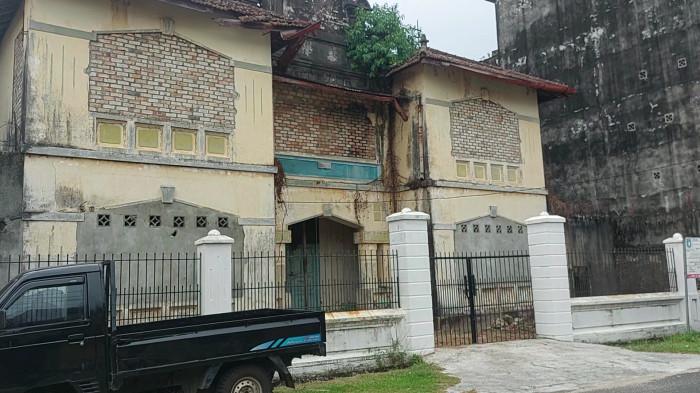 CHUNG HWA -- Eks Sekolah Chung Hwa yang berada di Kelurahan Tanjung, Kecamatan Mentok, Kabupaten Bangka Barat, dekat area Pasar Mentok terlihat terbengkalai dibiarkan dan bangunan tampak usang, Senin (6/4/2026).