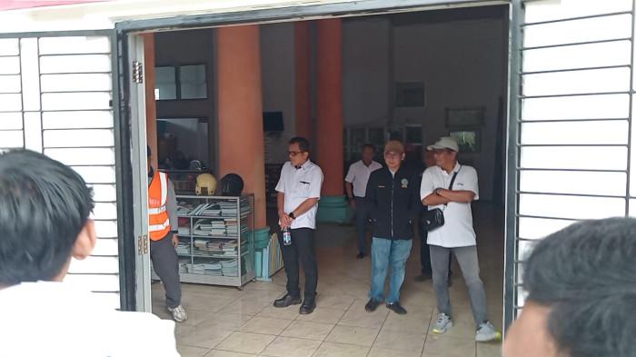 DISPARPORA KEPAHIANG - Kantor Disparpora Kepahiang, Provinsi Bengkulu saat didatangi penyidik Tipikor Polda Bengkulu, Rabu (28/1/2026) siang. Penyidik menyebut hanya tinjauan fisik, bukan penggeledahan.