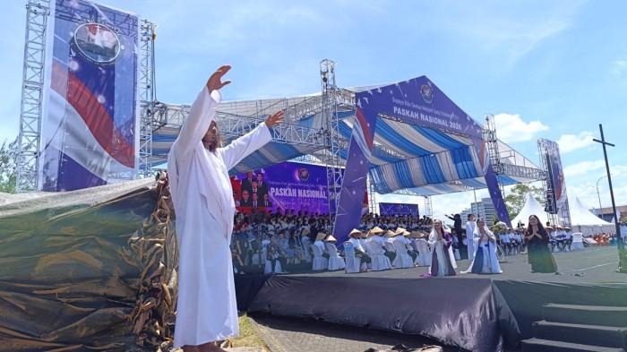 PASKAH - Ibadah Paskah Nasional Gereja-gereja Sulawesi Utara 2026 di Pohon Kasih Kawasan Megamas, Manado, Rabu 8 April 2026. Paskah Nasional Gereja-gereja Sulawesi Utara menyuarakan seruan perdamaian bagi bangsa Indonesia.