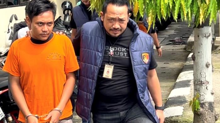 DIGIRING - Riski satu di antara pelaku pembegalan disertai penganiayaan, digiring penyidik Satreskrim ke tahanan di Mapolrestabes Semarang, Rabu (8/4/2026). Dia terlibat aksi begal sadis di Jalan Halmahera Semarang yang melukai seorang wanita hingga mengalami luka serius di wajah dan harus mendapat 17 jahitan.