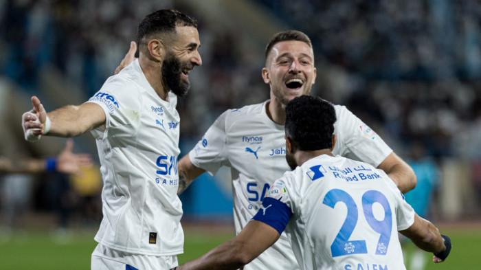 SELEBRASI - Penyerang Al Hilal, Karim Benzema (kiri) merayakan gol bersama rekan satu timnya saat menghadapi Al Okhdood pada pekan ke-21 Liga Arab Saudi, Jumat (6/2/2026) dini hari WIB. Al Hilal pesta gol 6-0.