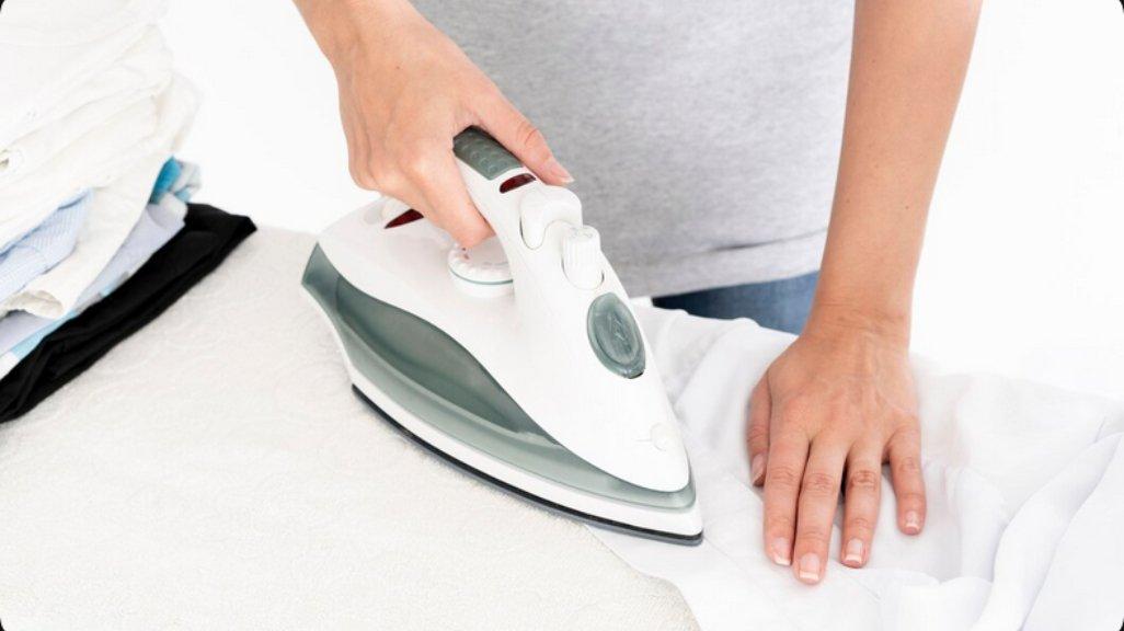 Ilustrasi setrika uap.