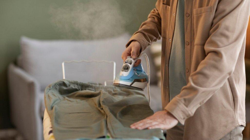 Ilustrasi setrika uap.