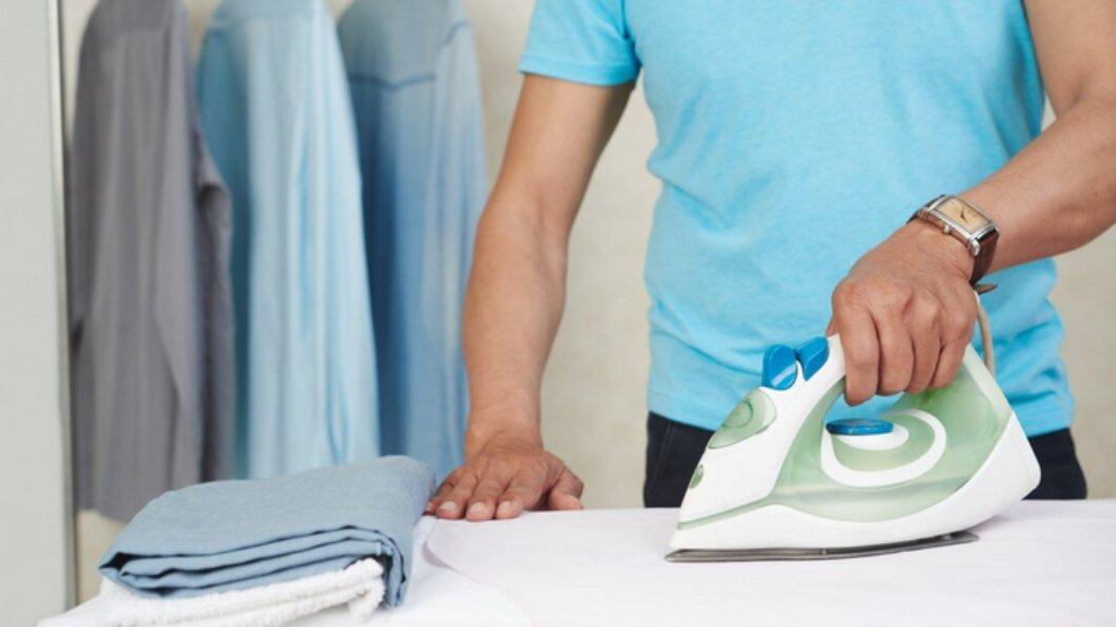 Ilustrasi setrika uap.