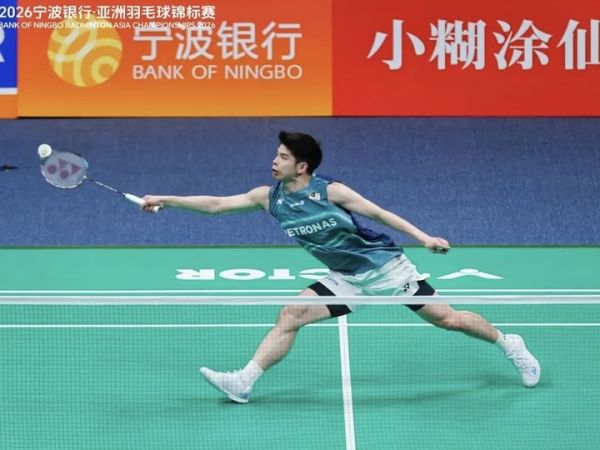 Tunggal putra Malaysia, Leong Jun Hao, saat menghadapi Jonatan Christie (Indonesia) pada laga babak 32 besar Kejuaraan Asia 2026 di Ningbo Olympic Sports Center, China, Rabu (8/4/2026).