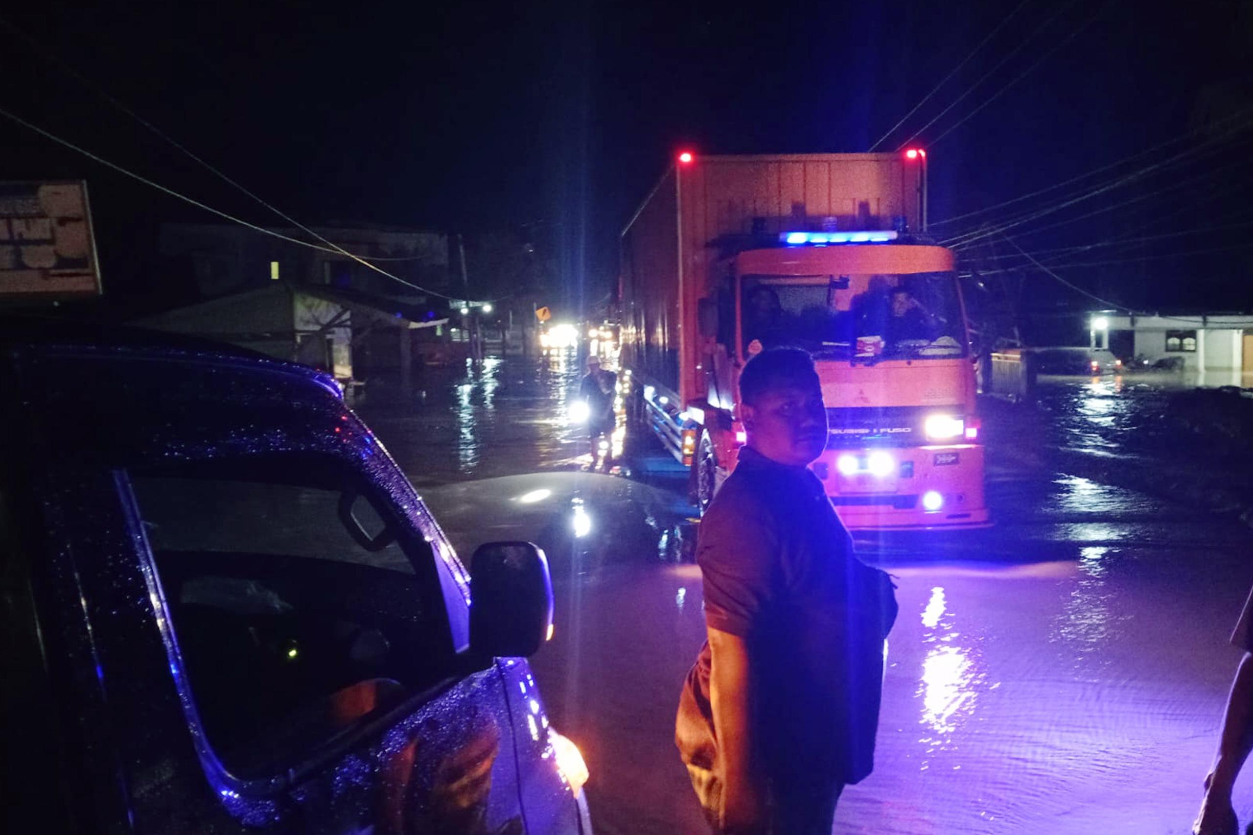 Komandan Korem (Danrem) 011/Lilawangsa, Brigjen TNI Ali Imran, langsung mengerahkan personel TNI dari Kodim 0102/Pidie dan Yon TP 857/GS ke lokasi terdampak untuk membantu penanganan banjir yang melanda Kabupaten Pidie Jaya, Aceh, Selasa (8/4/2026) malam.
