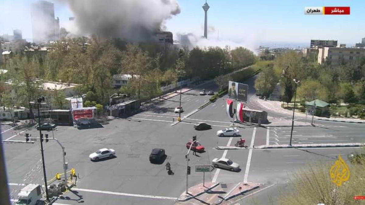 LEDAKAN DI IRAN - Tangkap layar YouTube AlJazeera Arabic 7 April 2026 menampilkan ledakan di ibu kota Teheran, Iran. IRGC mengklaim menyerang fasilitas petrokimia milik perusahaan AS di Arab Saudi sebagai balasan atas serangan Israel di Shiraz.
