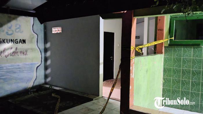 TKP - Kamar mandi SMPN 2 Sumberlawang yang menjadi lokasi ditemukan pelajar tewas, Selasa (7/4/2026). Diduga, peristiwa tragis ini dipicu oleh perkelahian antara korban dan seorang teman sekelasnya.