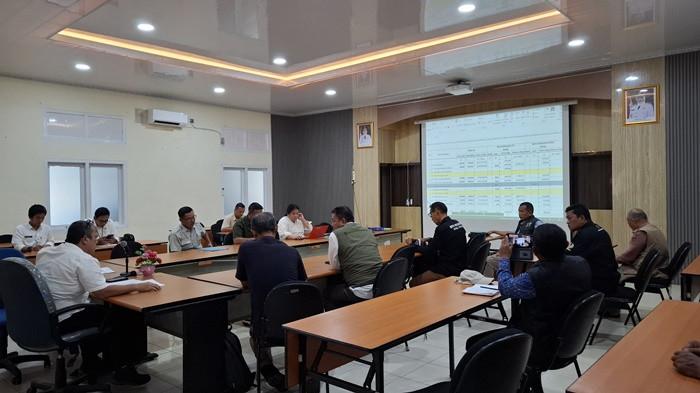 RAPAT HARGA TBS -- Rapat penentuan harga Tandan Buah Segar (TBS) sawit di Kantor Dinas Pertanian dan Ketahanan Pangan Provinsi Bangka Belitung, Rabu (8/4/2026).