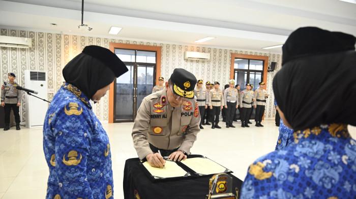 PENGUKUHAN - Polda Jambi menggelar kegiatan Pengukuhan Dewan Pengurus Korps Pegawai Republik Indonesia (Korpri) Polda Jambi masa bakti 2025-2030, yang berlangsung pada Selasa (7/4/2026)